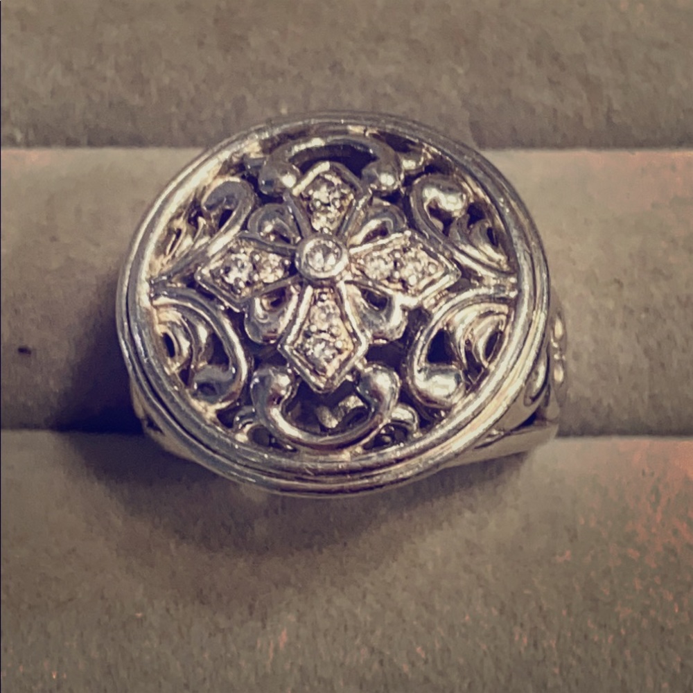 Pretty silver ring with ornate detailing